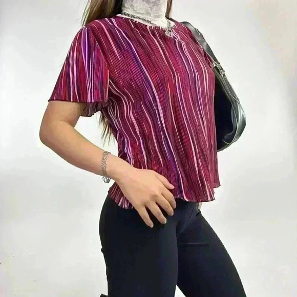 Lettuce hem pleated stripe  baby tee - Picture 2 of 3